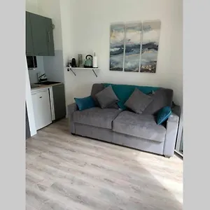 https://studio-vue-mer-parking-privatif.fr-provencehotel.com